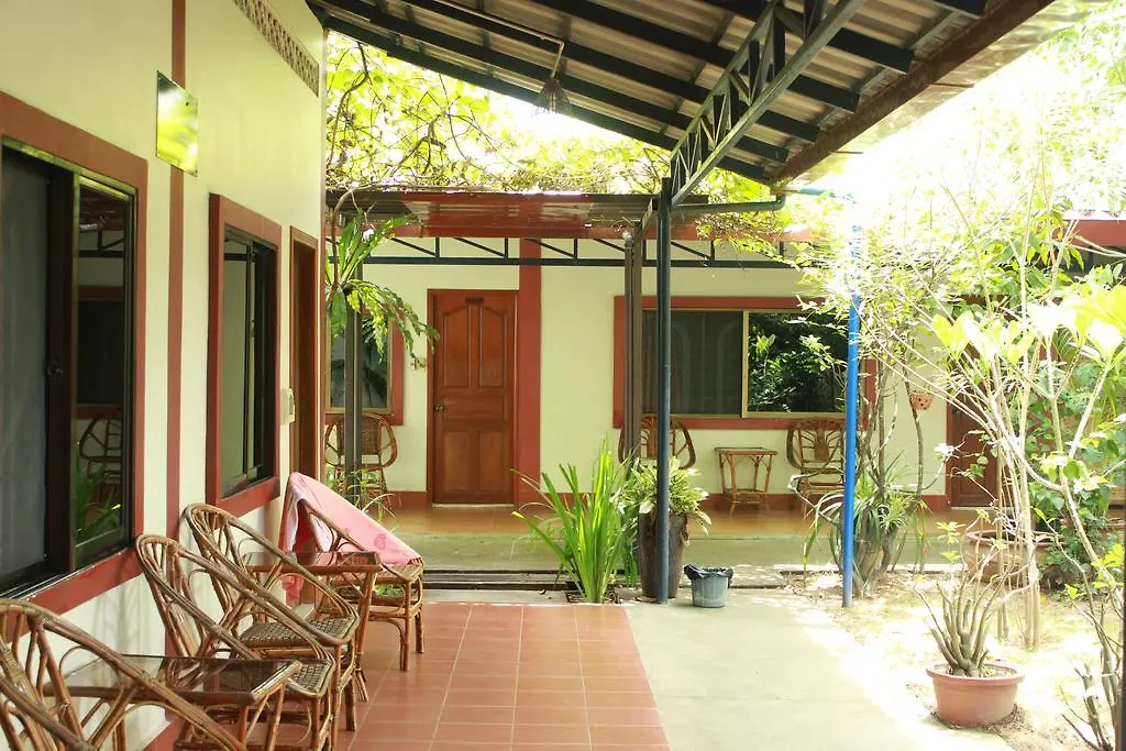 Zana Beach Guesthouse シアヌークビル ゲストハウス